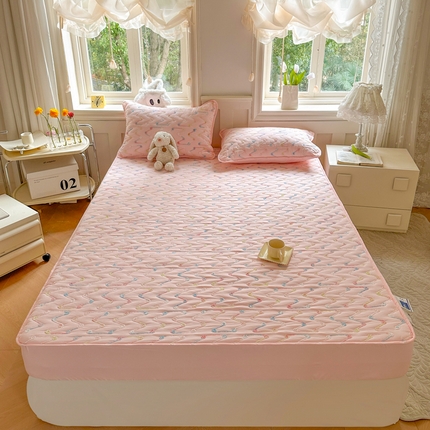 91家纺网 家纺一手货源 找家纺 尊康家纺（原磊科） 2024新款亲肤舒适原棉抗菌棉夏被四件套 彩条-粉玉