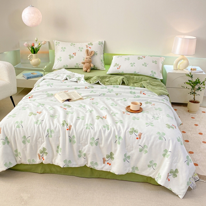 91家纺网 家纺一手货源 找家纺 憨豆 2025直播代发泡泡云朵棉印花夏被四件套系列 幸运熊-绿