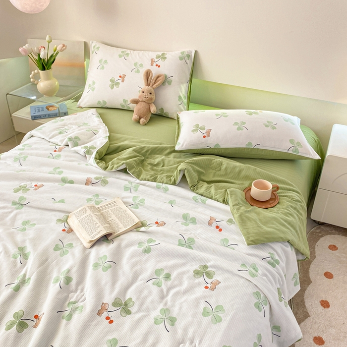 91家纺网 家纺一手货源 找家纺 憨豆 2025直播代发泡泡云朵棉印花夏被四件套系列 幸运熊-绿