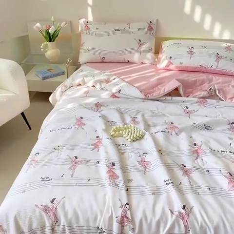 91家纺网 家纺一手货源 找家纺 憨豆 2025直播代发泡泡云朵棉印花夏被四件套系列 芭蕾女孩