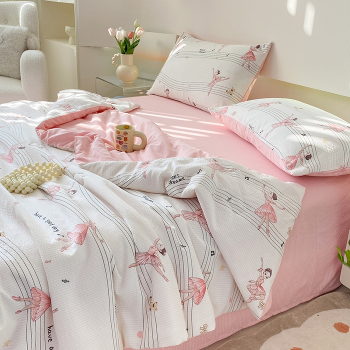 91家纺网 家纺一手货源 找家纺 憨豆 2025直播代发泡泡云朵棉印花夏被四件套系列 芭蕾女孩