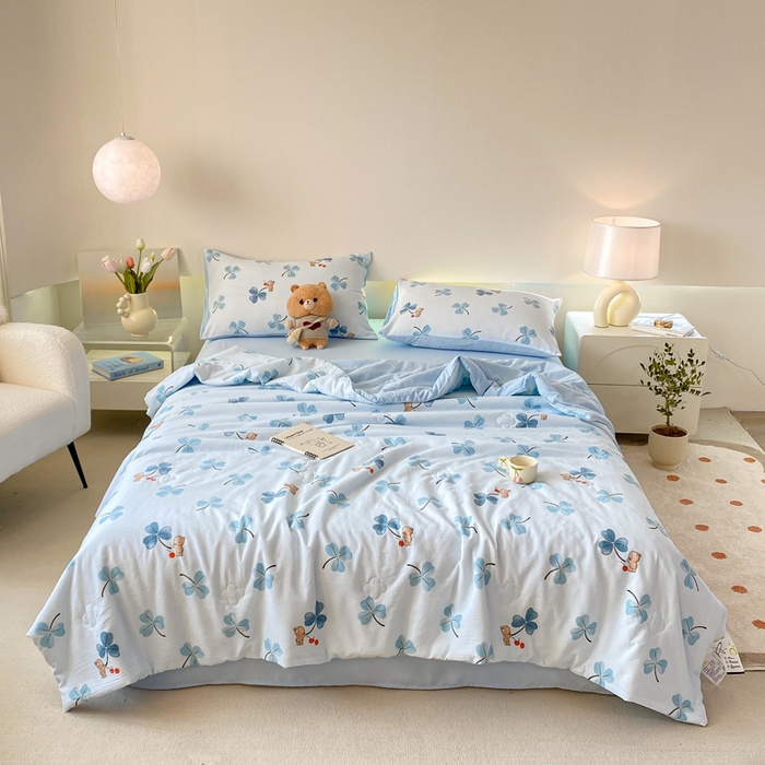 91家纺网 家纺一手货源 找家纺 憨豆 2025直播代发泡泡云朵棉印花夏被四件套系列 幸运熊-蓝