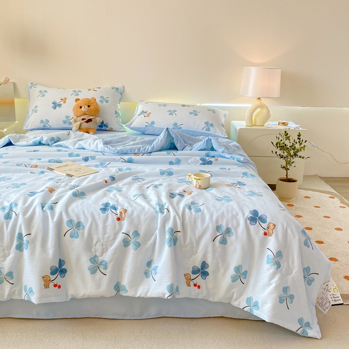 91家纺网 家纺一手货源 找家纺 憨豆 2025直播代发泡泡云朵棉印花夏被四件套系列 幸运熊-蓝