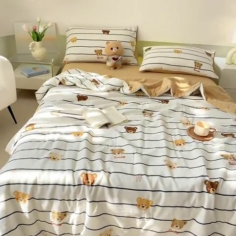 91家纺网 家纺一手货源 找家纺 憨豆 2025直播代发泡泡云朵棉印花夏被四件套系列 条纹熊