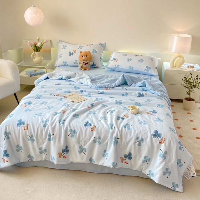 91家纺网 家纺一手货源 找家纺 憨豆 2025直播代发泡泡云朵棉印花夏被四件套系列 幸运熊-蓝