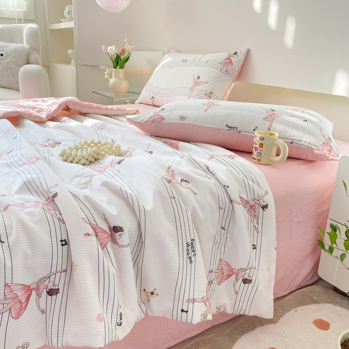 91家纺网 家纺一手货源 找家纺 憨豆 2025直播代发泡泡云朵棉印花夏被四件套系列 芭蕾女孩