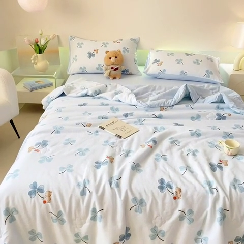 91家纺网 家纺一手货源 找家纺 憨豆 2025直播代发泡泡云朵棉印花夏被四件套系列 幸运熊-蓝