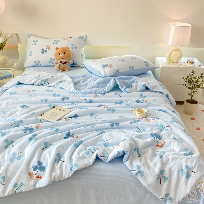 91家纺网 家纺一手货源 找家纺 憨豆 2025直播代发泡泡云朵棉印花夏被四件套系列 幸运熊-蓝