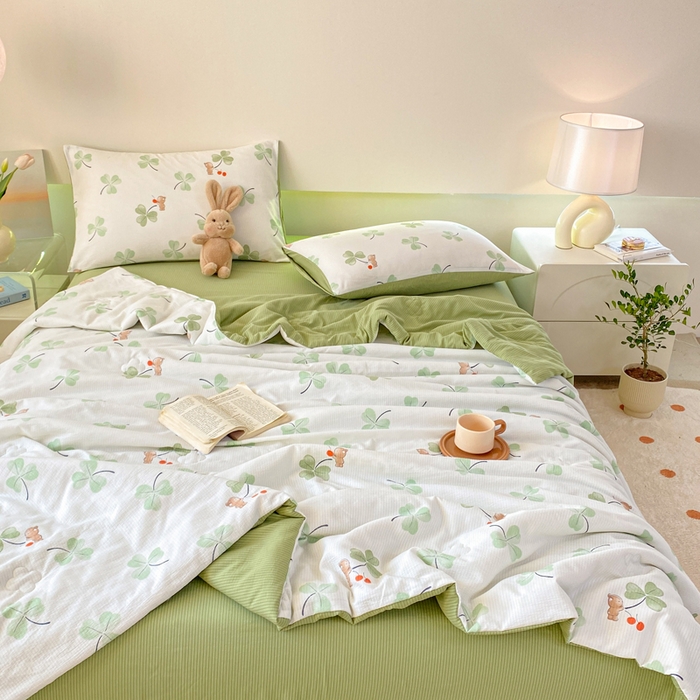 91家纺网 家纺一手货源 找家纺 憨豆 2025直播代发泡泡云朵棉印花夏被四件套系列 幸运熊-绿