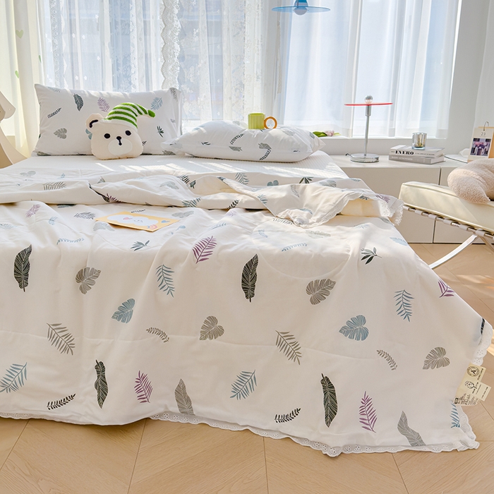 91家纺网 家纺一手货源 找家纺 芯恋家居 2025新品全棉绣花边工艺款全棉棉花夏被春秋被 绿朵清晨