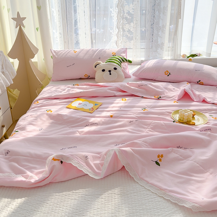 91家纺网 家纺一手货源 找家纺 芯恋家居 2025新品全棉绣花边工艺款全棉棉花夏被春秋被 阳光花朵