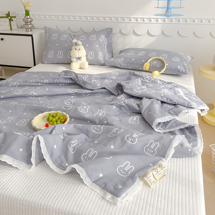 91家纺网 家纺一手货源 找家纺 芯恋家居 2025新品全棉绣花边工艺款全棉棉花夏被春秋被 可爱兔