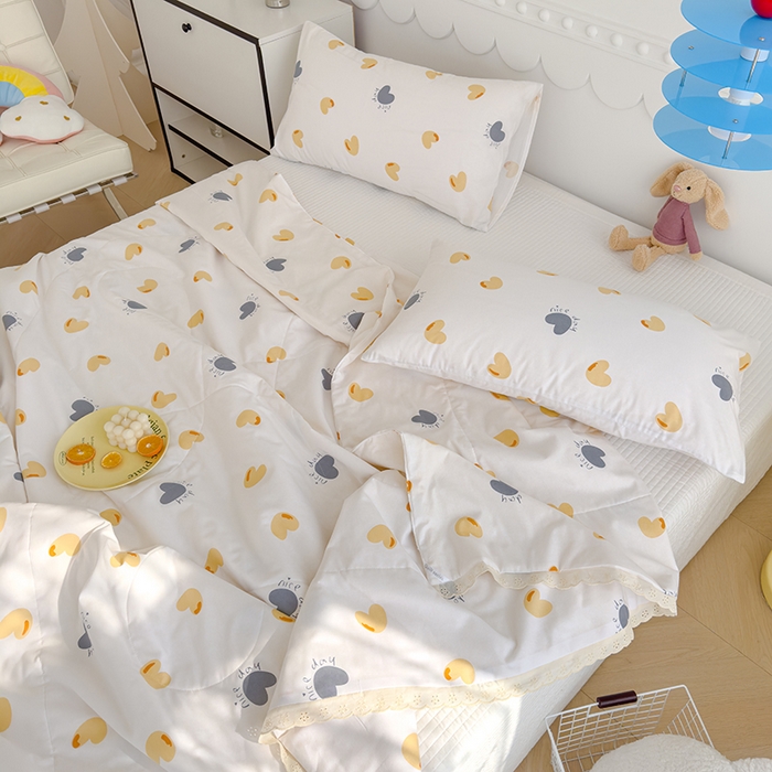 91家纺网 家纺一手货源 找家纺 芯恋家居 2025新品全棉绣花边工艺款全棉棉花夏被春秋被 心意满满