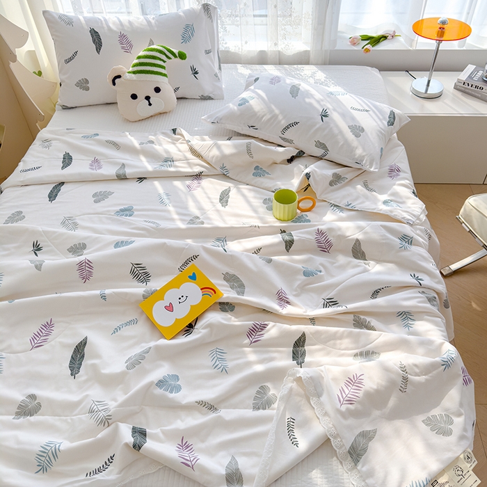 91家纺网 家纺一手货源 找家纺 芯恋家居 2025新品全棉绣花边工艺款全棉棉花夏被春秋被 绿朵清晨