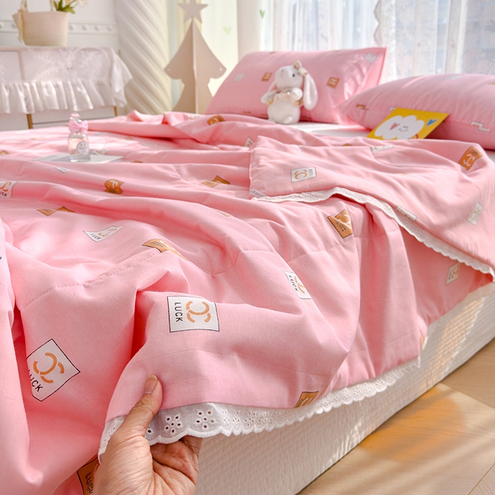 91家纺网 家纺一手货源 找家纺 芯恋家居 2025新品全棉绣花边工艺款全棉棉花夏被春秋被 小香风