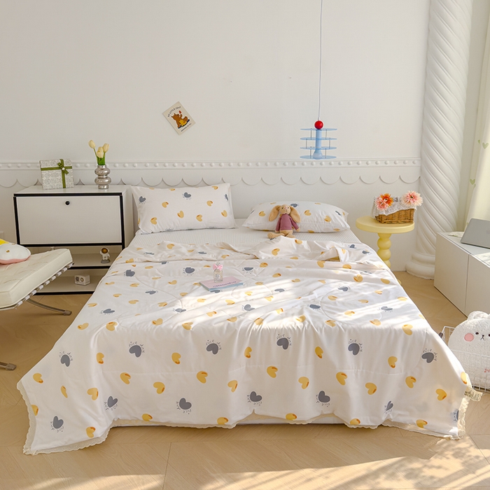 91家纺网 家纺一手货源 找家纺 芯恋家居 2025新品全棉绣花边工艺款全棉棉花夏被春秋被 心意满满