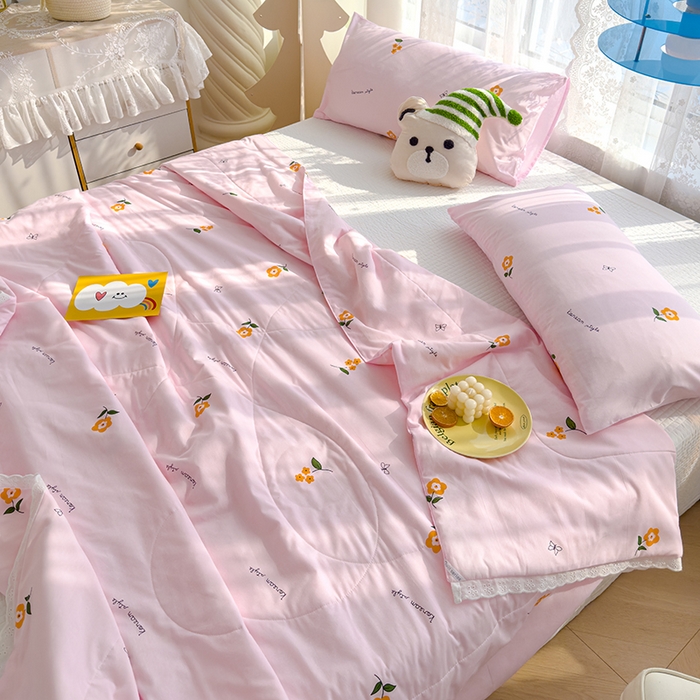 91家纺网 家纺一手货源 找家纺 芯恋家居 2025新品全棉绣花边工艺款全棉棉花夏被春秋被 阳光花朵