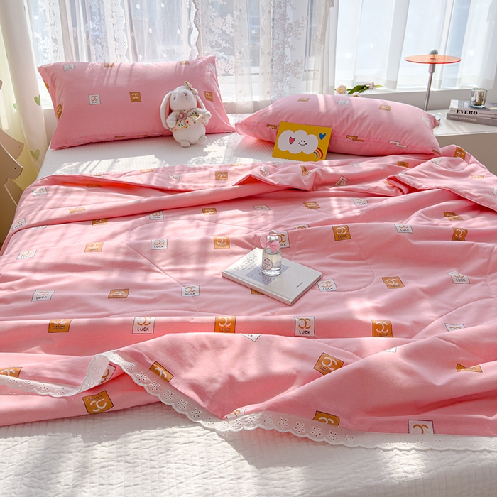 91家纺网 家纺一手货源 找家纺 芯恋家居 2025新品全棉绣花边工艺款全棉棉花夏被春秋被 小香风