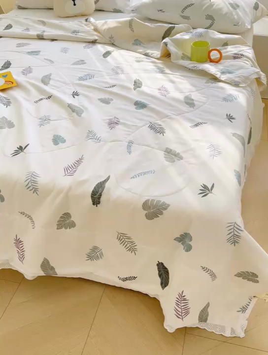 91家纺网 家纺一手货源 找家纺 芯恋家居 2025新品全棉绣花边工艺款全棉棉花夏被春秋被 绿朵清晨