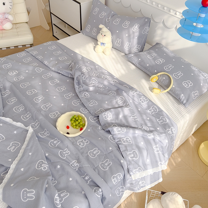 91家纺网 家纺一手货源 找家纺 芯恋家居 2025新品全棉绣花边工艺款全棉棉花夏被春秋被 可爱兔