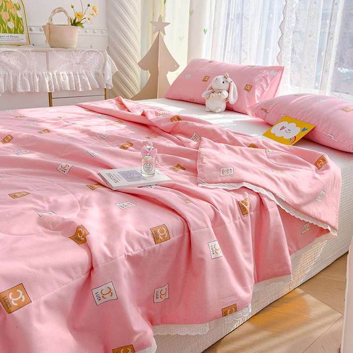 91家纺网 家纺一手货源 找家纺 芯恋家居 2025新品全棉绣花边工艺款全棉棉花夏被春秋被 小香风