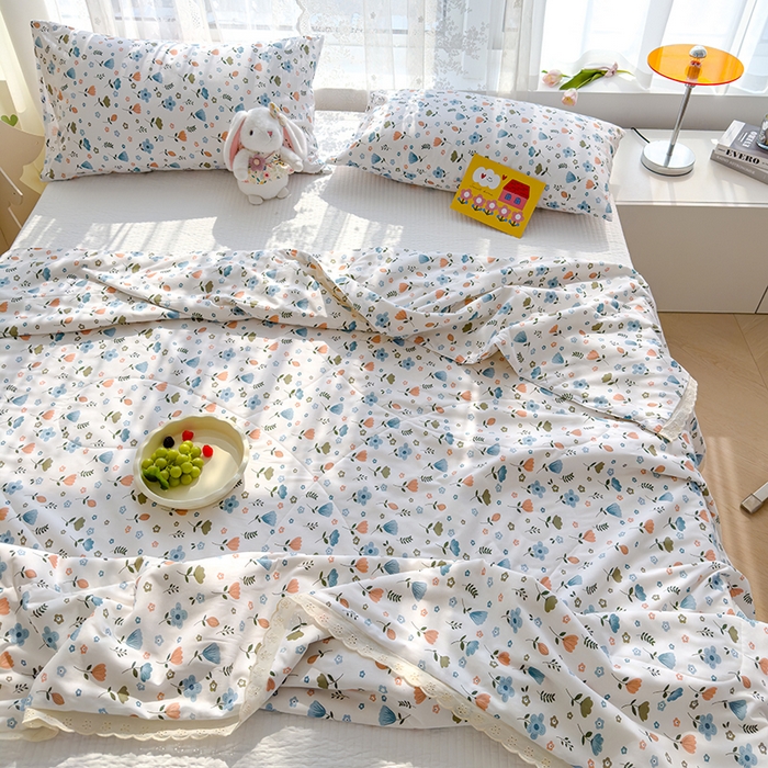 91家纺网 家纺一手货源 找家纺 芯恋家居 2025新品全棉绣花边工艺款全棉棉花夏被春秋被 花香馥郁