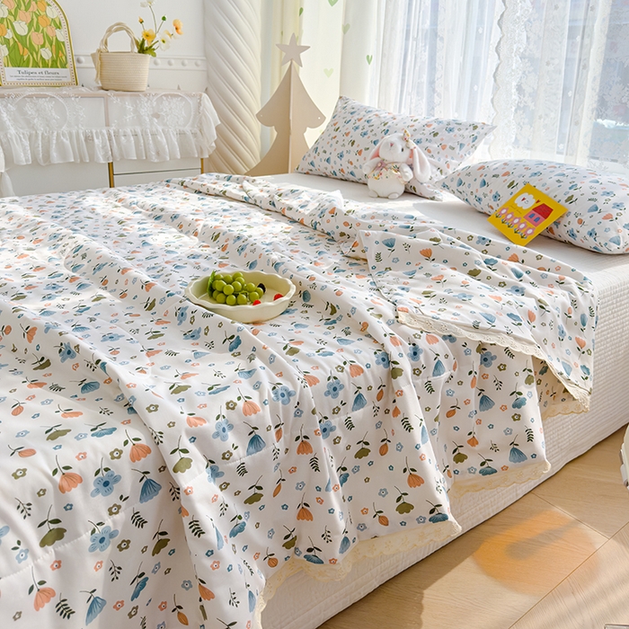 91家纺网 家纺一手货源 找家纺 芯恋家居 2025新品全棉绣花边工艺款全棉棉花夏被春秋被 花香馥郁