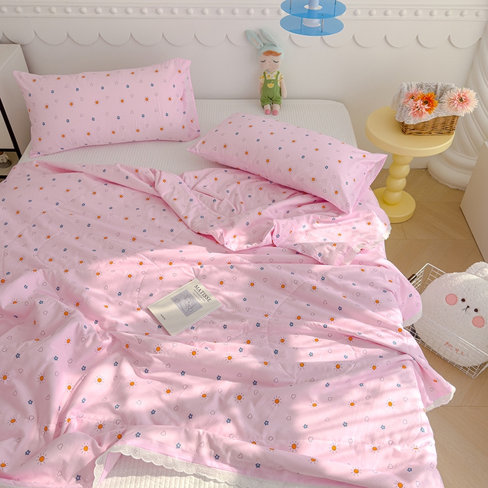 91家纺网 家纺一手货源 找家纺 芯恋家居 2025新品全棉绣花边工艺款全棉棉花夏被春秋被 漫步时光