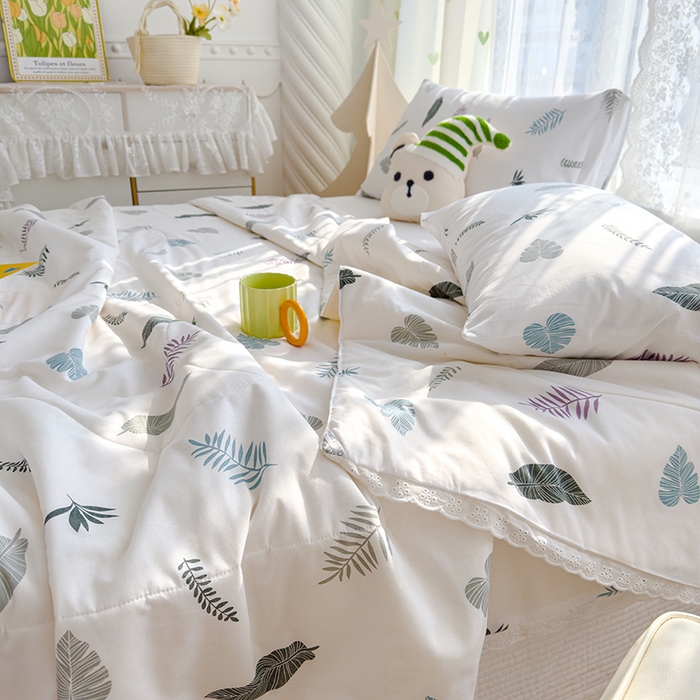 91家纺网 家纺一手货源 找家纺 芯恋家居 2025新品全棉绣花边工艺款全棉棉花夏被春秋被 绿朵清晨