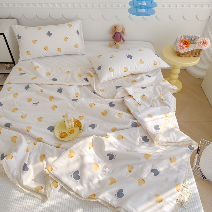 91家纺网 家纺一手货源 找家纺 芯恋家居 2025新品全棉绣花边工艺款全棉棉花夏被春秋被 心意满满