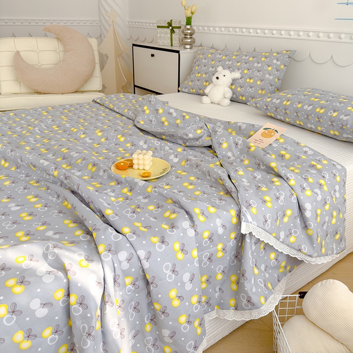 91家纺网 家纺一手货源 找家纺 芯恋家居 2025新品全棉绣花边工艺款全棉棉花夏被春秋被 樱桃点点