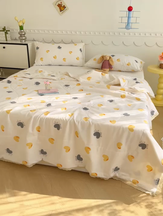 91家纺网 家纺一手货源 找家纺 芯恋家居 2025新品全棉绣花边工艺款全棉棉花夏被春秋被 心意满满