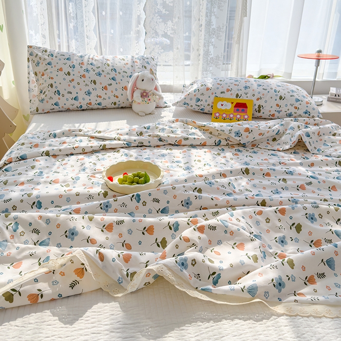 91家纺网 家纺一手货源 找家纺 芯恋家居 2025新品全棉绣花边工艺款全棉棉花夏被春秋被 花香馥郁