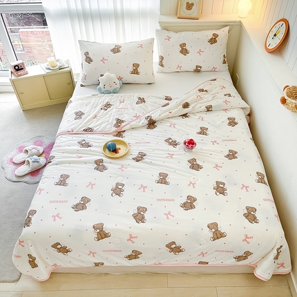 91家纺网 家纺一手货源 找家纺 桃子家居 2024新款A类高品质牛奶丝软糯针织棉夏被 针织棉-幸运萌萌熊