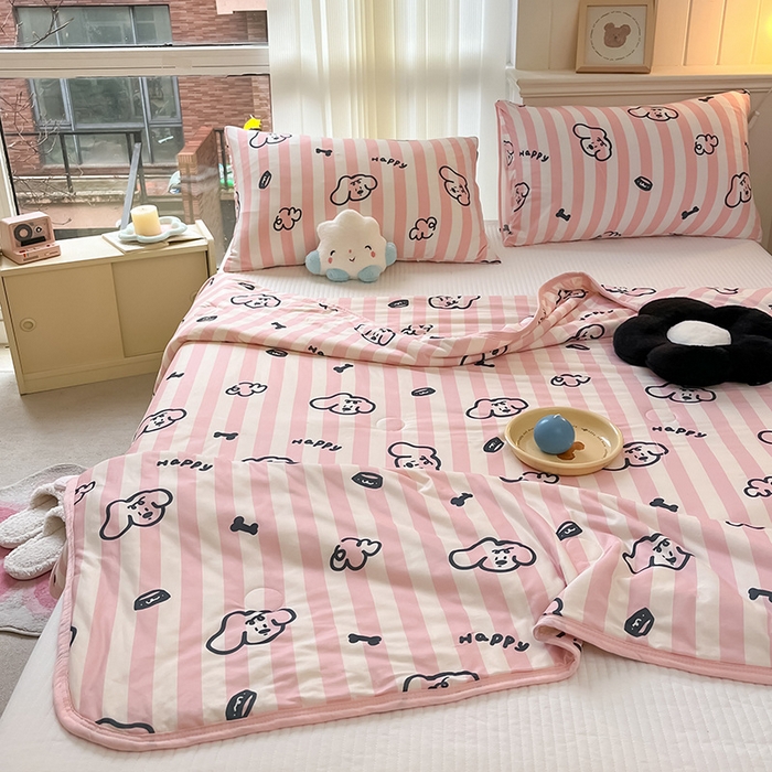 91家纺网 家纺一手货源 找家纺 桃子家居 2024新款A类高品质牛奶丝软糯针织棉夏被 针织棉-条纹狗狗粉