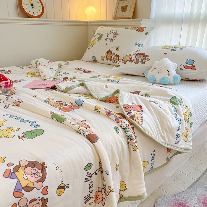 91家纺网 家纺一手货源 找家纺 桃子家居 2024新款A类高品质牛奶丝软糯针织棉夏被 针织棉-童年伙伴