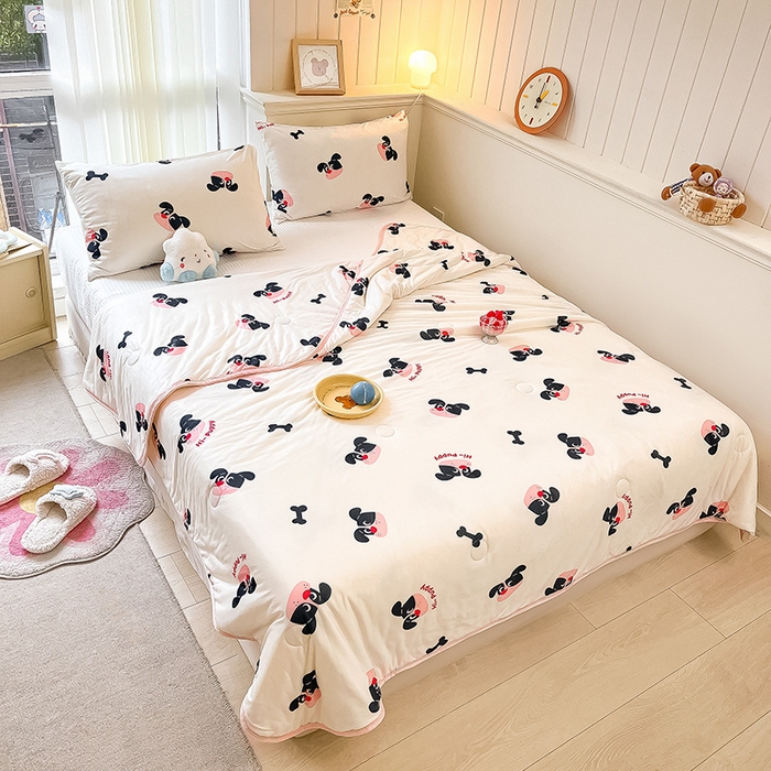 91家纺网 家纺一手货源 找家纺 桃子家居 2024新款A类高品质牛奶丝软糯针织棉夏被 针织棉-恰恰狗