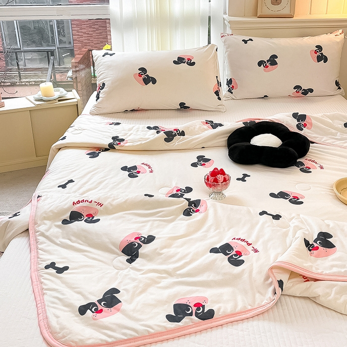 91家纺网 家纺一手货源 找家纺 桃子家居 2024新款A类高品质牛奶丝软糯针织棉夏被 针织棉-恰恰狗