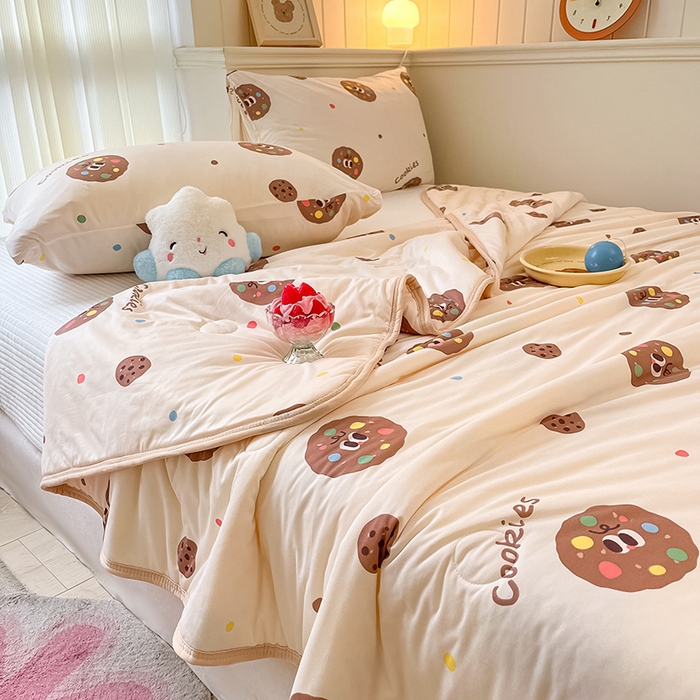 91家纺网 家纺一手货源 找家纺 桃子家居 2024新款A类高品质牛奶丝软糯针织棉夏被 针织棉-趣多多