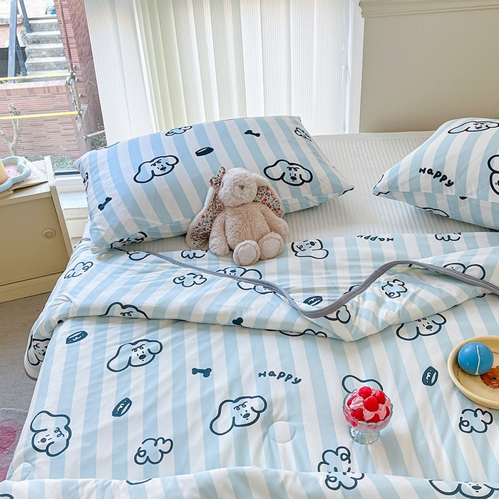 91家纺网 家纺一手货源 找家纺 桃子家居 2024新款A类高品质牛奶丝软糯针织棉夏被 针织棉-条纹狗狗兰