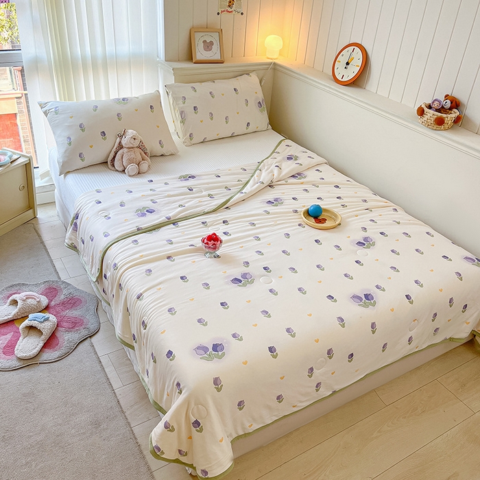 91家纺网 家纺一手货源 找家纺 桃子家居 2024新款A类高品质牛奶丝软糯针织棉夏被 针织棉-奶油郁金香紫