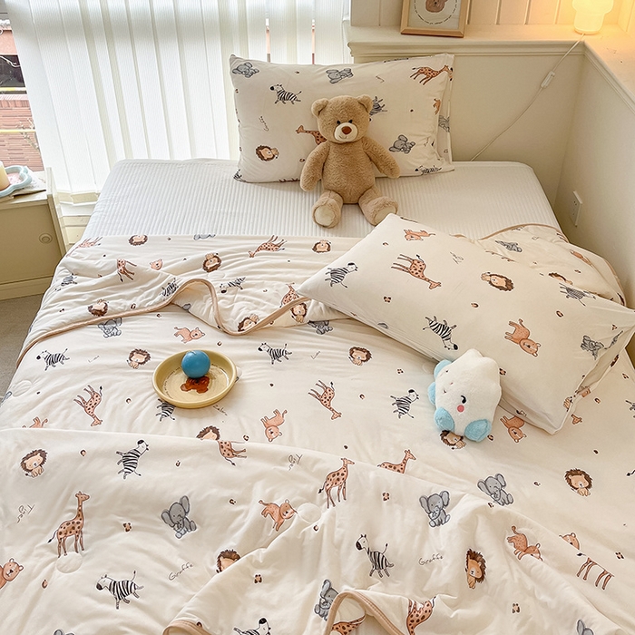 91家纺网 家纺一手货源 找家纺 桃子家居 2024新款A类高品质牛奶丝软糯针织棉夏被 针织棉-森林派对