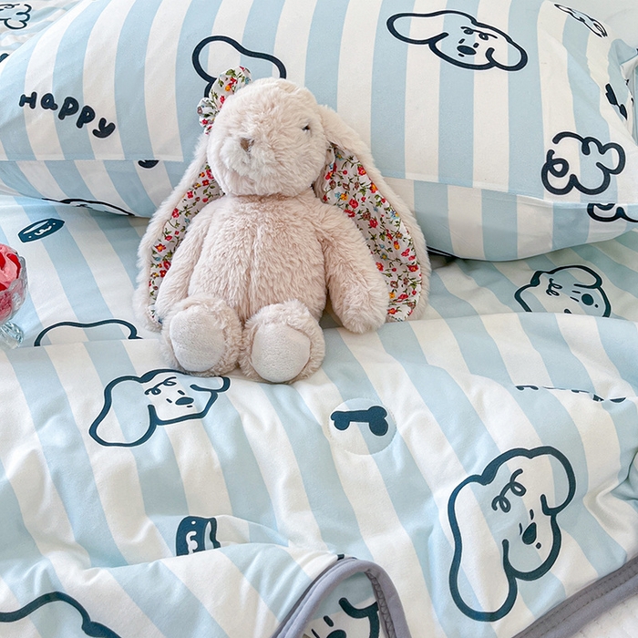 91家纺网 家纺一手货源 找家纺 桃子家居 2024新款A类高品质牛奶丝软糯针织棉夏被 针织棉-条纹狗狗兰