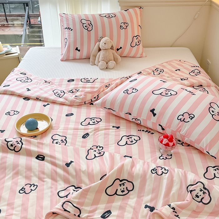 91家纺网 家纺一手货源 找家纺 桃子家居 2024新款A类高品质牛奶丝软糯针织棉夏被 针织棉-条纹狗狗粉