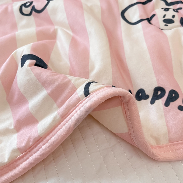 91家纺网 家纺一手货源 找家纺 桃子家居 2024新款A类高品质牛奶丝软糯针织棉夏被 针织棉-条纹狗狗粉