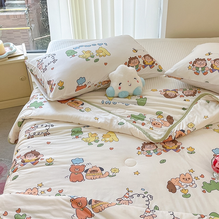 91家纺网 家纺一手货源 找家纺 桃子家居 2024新款A类高品质牛奶丝软糯针织棉夏被 针织棉-童年伙伴