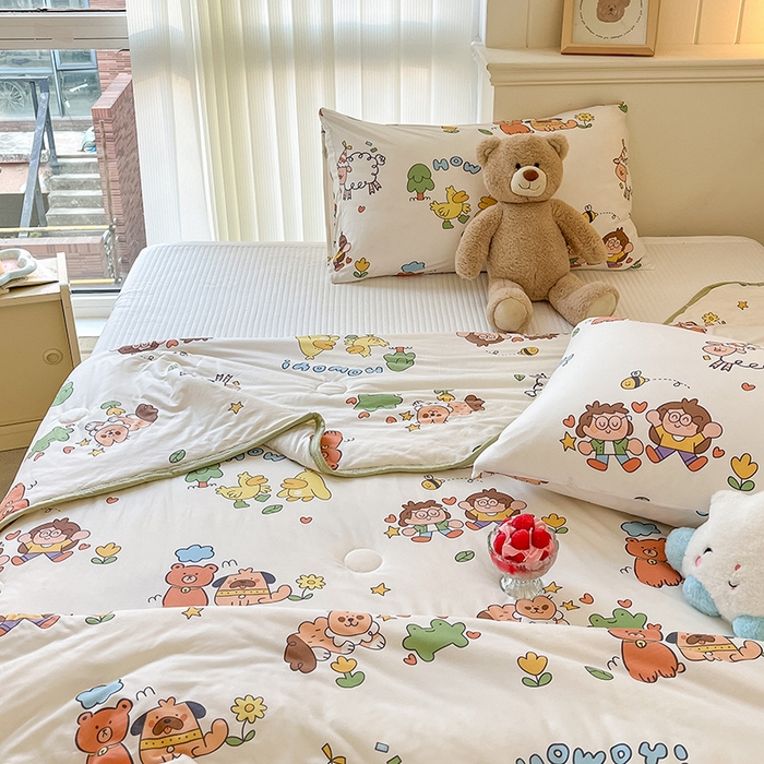 91家纺网 家纺一手货源 找家纺 桃子家居 2024新款A类高品质牛奶丝软糯针织棉夏被 针织棉-童年伙伴