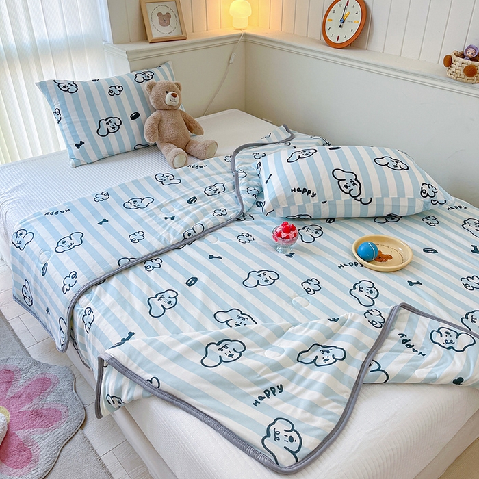 91家纺网 家纺一手货源 找家纺 桃子家居 2024新款A类高品质牛奶丝软糯针织棉夏被 针织棉-条纹狗狗兰