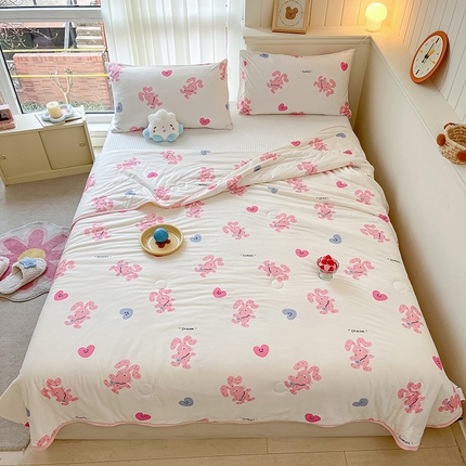 91家纺网 家纺一手货源 找家纺 桃子家居 2024新款A类高品质牛奶丝软糯针织棉夏被 针织棉-心心兔