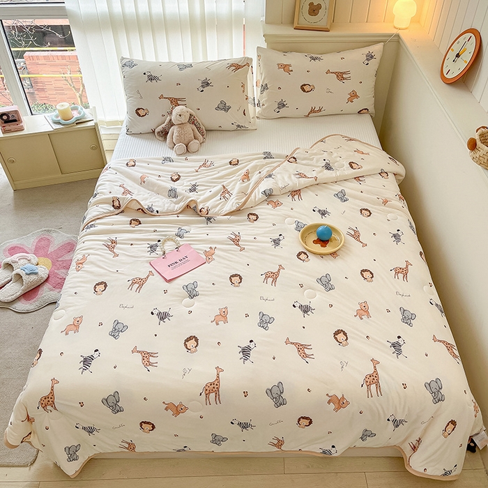 91家纺网 家纺一手货源 找家纺 桃子家居 2024新款A类高品质牛奶丝软糯针织棉夏被 针织棉-森林派对